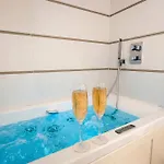 A Pied - Parking Prive - Balcon - Baignoire Balneo Apartman