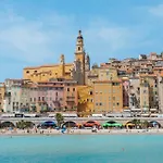 A Pied - Parking Prive - Balcon - Baignoire Balneo *