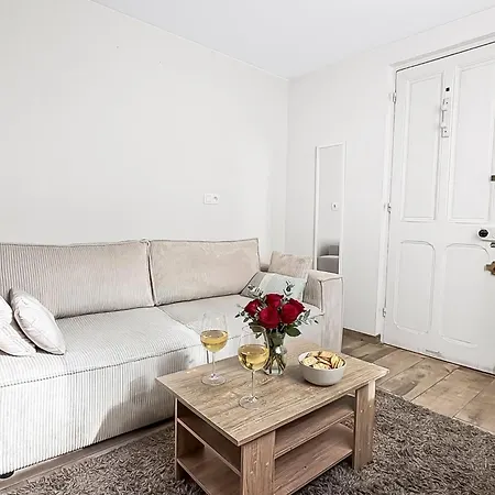 A Pied - Parking Prive - Balcon - Baignoire Balneo Apartman *