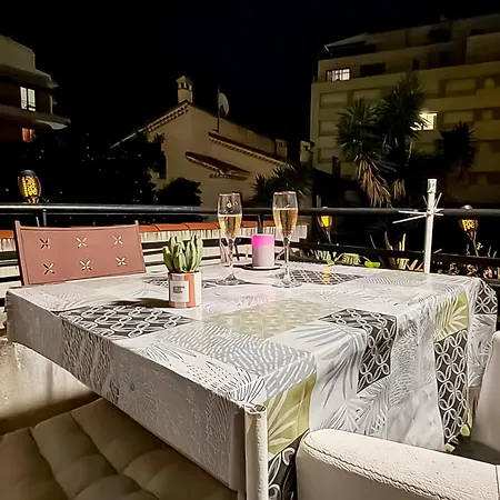 아파트 A Pied - Parking Prive - Balcon - Baignoire Balneo 로퀴에브륀캡마르탱
