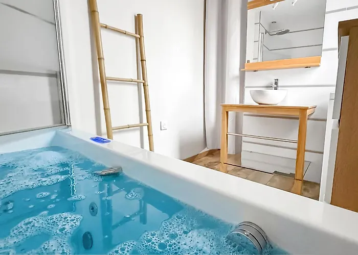 Plage A Pied - Parking Prive - Balcon - Baignoire Balneo